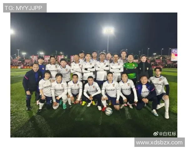 足球明星时尚风采全景展示服装搭配与个性魅力的完美结合